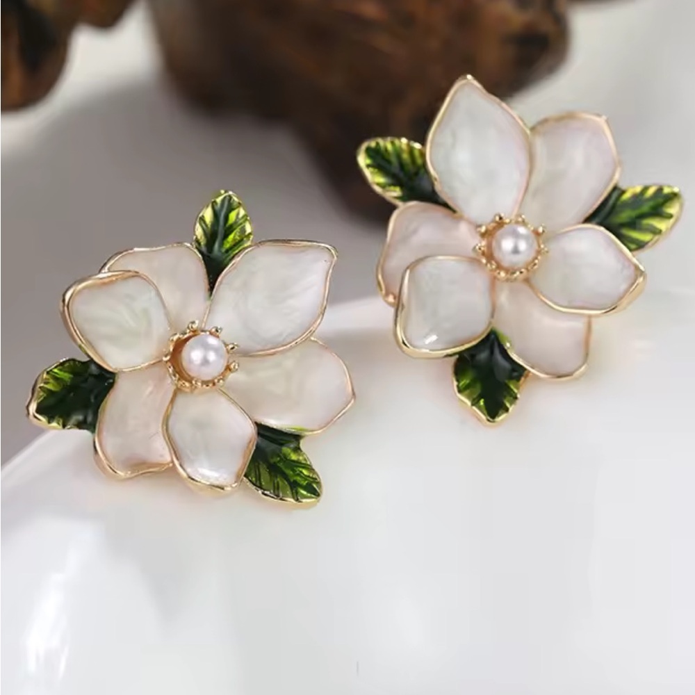Vintage Design Sweet Flower/Alloy Pearl Enamel Camellia Stud Earrings. - Picture 1 of 14